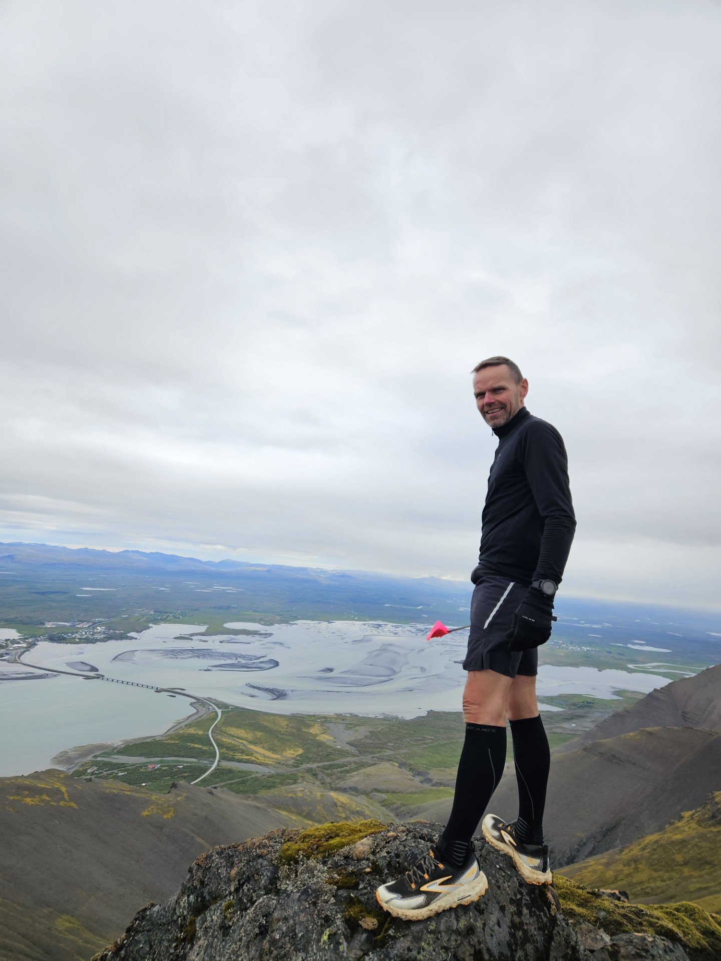 Kristinn Óskar Sigmundsson aðal forsprakki hlaupsins með útsýni yfir Borgarnes