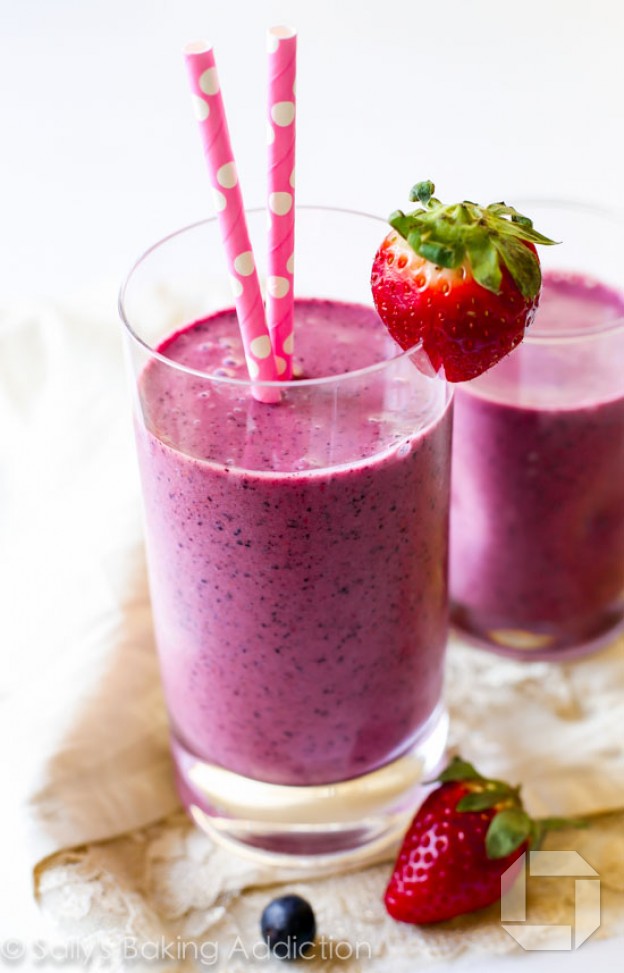 Fjólublár og kraftmikill berja smoothie