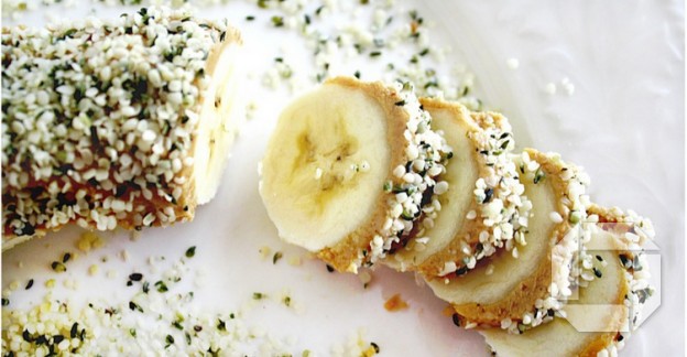 Banana snakk með hemp fræjum og hnetusmjöri– raw vegan